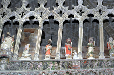 Santiagos Peregrinos del Pórtico  y del frontispicio del coro de la Basílica  de Santa María la Mayor